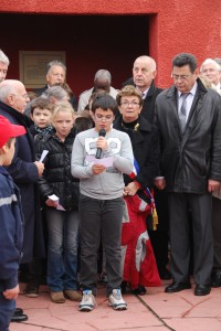 Hommage des enfatns de la classe de CM2 de l'école de Chasselay à la commémoration au Tata de Chasselay le 11 novembre 2012