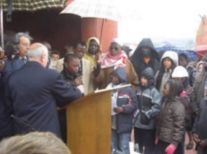Lecture de textes par les enfants de Chasselay à la commémoration au tata le 11 novembre 2008